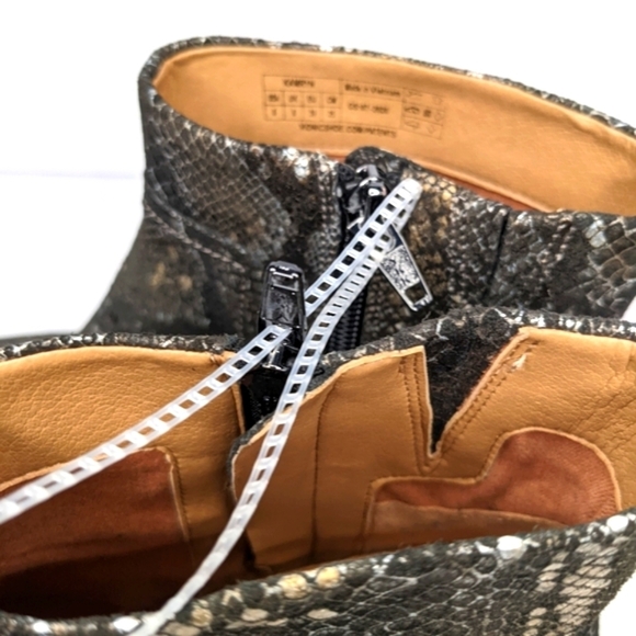 NWT Vionic Kamryn Leather Ankle Heeled Chelsea Boot Snakeskin Pewter Boa… - Picture 10 of 12